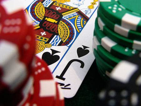 Aams convoca una commissione per decidere il futuro del poker in Italia