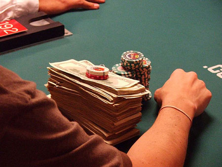 cash-game-poker-decreto-sospeso