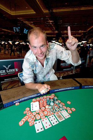 Il prodigio del poker James "Flushy" Dempsey firma per Full Tilt