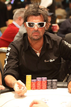 EPT Londra Main Event: Claudio Cecchi comanda il chip count del Day 1B