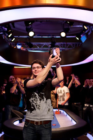 EPT Londra Main Event: David Vamplew trionfa su John Juanda