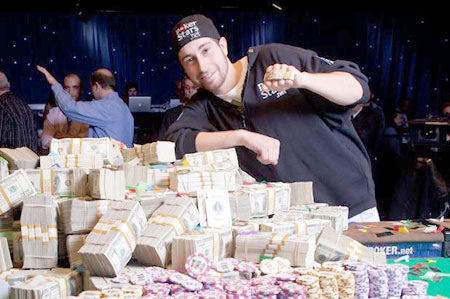 Jonathan Duhamel è il nuovo campione del mondo di poker
