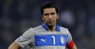 Buffon si delizia con il poker al torneo Charity Table