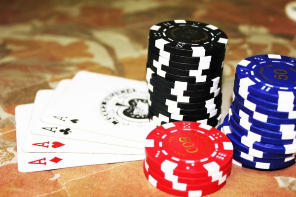 Poker a Natale? Sì ma con giudizio