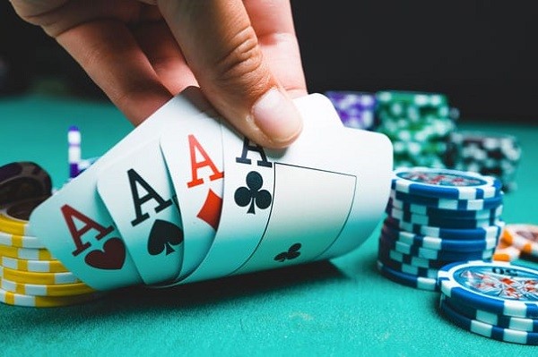 Come dare vita a torneo di Poker durante le feste